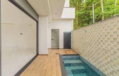 Imagem 1: Sobrado Geminado com 3 suíte(s) à venda no bairro SAGUACU em JOINVILLE, por R$ 1.490.000.0