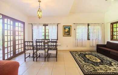 Imagem: A casa em condomínio possui 5 Dormitórios, 4 Banheiros, 2