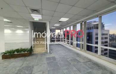 Imagem: O depósito possui 5 Vagas na garagem e 310m² de Área e está