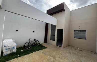 Imagem: A casa à venda possui 3 Dormitórios, 2 Banheiros, 2 Vagas