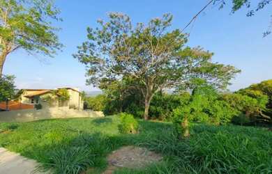 Imagem: O terreno possui 700m² de Área e está localizado em Caminhos