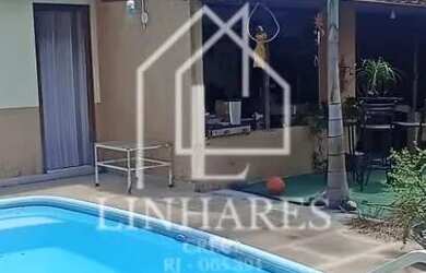 Imagem: A casa possui 4 Dormitórios, 3 Banheiros, 4 Vagas na garagem