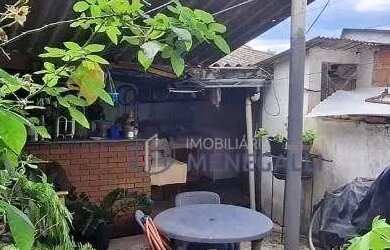 Imagem: A casa possui 3 Dormitórios, 2 Banheiros, 2 Vagas na garagem