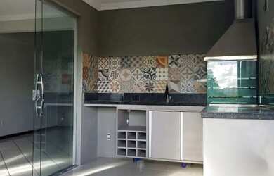 Imagem: O apartamento possui 2 Dormitórios, 1 Banheiro e 2 Vagas na