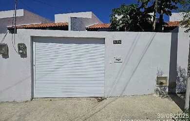 Imagem: A casa possui 2 Dormitórios, 1 Banheiro, 1 Vaga na garagem