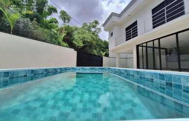 Imagem: A casa em condomínio possui 3 Dormitórios, 2 Banheiros, 4