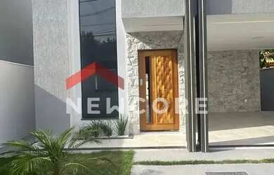 Imagem: A casa possui 3 Dormitórios, 3 Banheiros, 4 Vagas na garagem