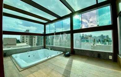 Imagem: O apartamento na cobertura possui 4 Dormitórios, 5 Banheiros