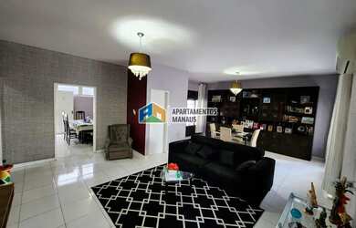 Imagem: A casa possui 4 Dormitórios, 2 Banheiros, 2 Vagas na garagem