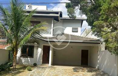 Imagem: A casa em condomínio possui 4 Dormitórios, 4 Banheiros, 4