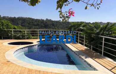 Imagem: A casa em condomínio possui 4 Dormitórios, 5 Banheiros, 4