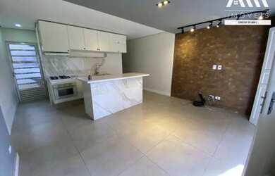 Imagem: A casa à venda possui 2 Dormitórios, 2 Banheiros, 1 Vaga na