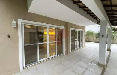 Imagem: A casa em condomínio possui 4 Dormitórios, 2 Banheiros, 3