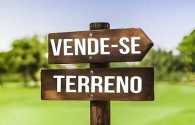 Imagem: O terreno possui 700m² de Área e está localizado em Colonial