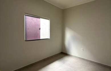 Imagem: A casa possui 2 Dormitórios, 2 Banheiros, 1 Vaga na garagem