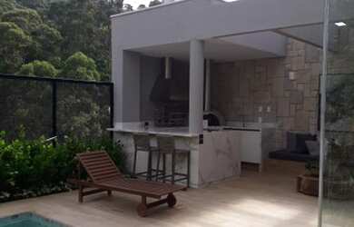 Imagem: A casa em condomínio possui 3 Dormitórios, 4 Banheiros, 2