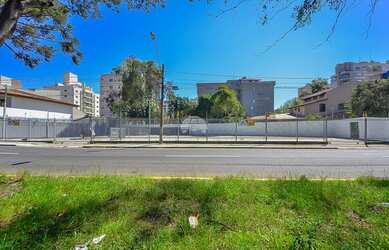 Imagem: O terreno possui 953m² de Área e está localizado em Água