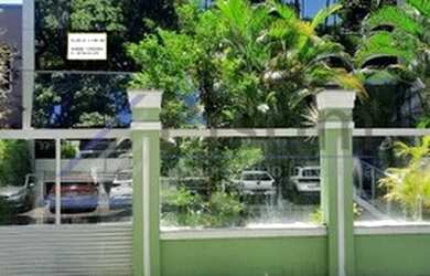 Imagem: O depósito possui 4 Vagas na garagem, 1.100m² de Área e