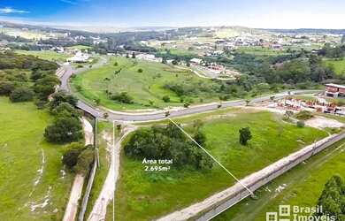 Imagem: O terreno possui 2.695m² de Área e está localizado em Loteamento