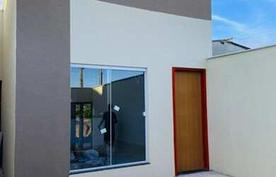 Imagem: A casa possui 2 Dormitórios, 2 Banheiros, 2 Vagas na garagem