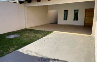 Imagem: A casa possui 2 Dormitórios, 2 Banheiros, 4 Vagas na garagem