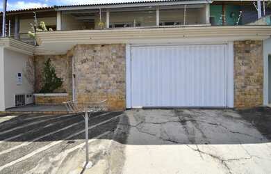 Imagem: A casa possui 3 Dormitórios, 1 Banheiro, 150m² de Área e