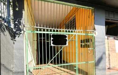 Imagem: A casa possui 3 Dormitórios, 1 Banheiro, 140m² de Área e