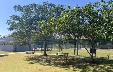 Imagem: O terreno possui 450m² de Área e está localizado em Loteamento