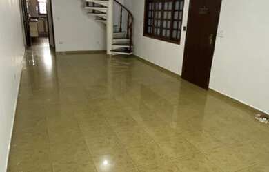 Imagem: A casa possui 2 Dormitórios, 3 Banheiros, 2 Vagas na garagem