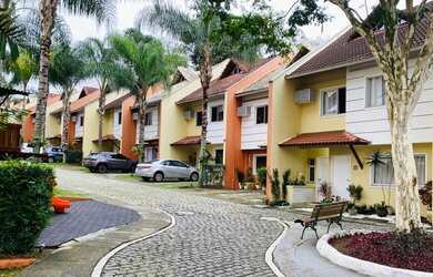 Imagem: A casa em condomínio possui 5 Dormitórios, 5 Banheiros, 2