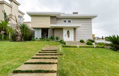 Imagem: A casa em condomínio possui 4 Dormitórios, 5 Banheiros, 5