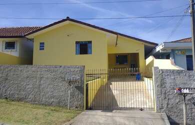 Imagem: A casa possui 2 Dormitórios, 1 Banheiro, Churrasqueira, Área