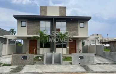 Imagem: A casa possui 3 Dormitórios, 4 Banheiros, 2 Vagas na garagem