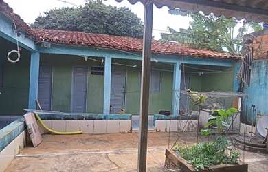 Imagem: A casa possui 2 Dormitórios, 1 Banheiro, 300m² de Área e