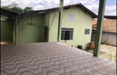 Imagem: A casa possui 2 Dormitórios, 1 Banheiro, 3 Vagas na garagem