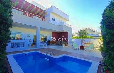 Imagem: A casa em condomínio possui 4 Dormitórios, 5 Banheiros, 4