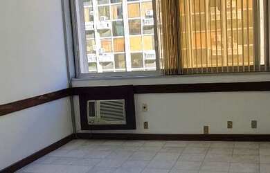 Imagem: O depósito possui 1 Vaga na garagem e 41m² de Área e está