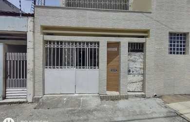 Imagem: A casa possui 3 Dormitórios, 4 Banheiros, 1 Vaga na garagem