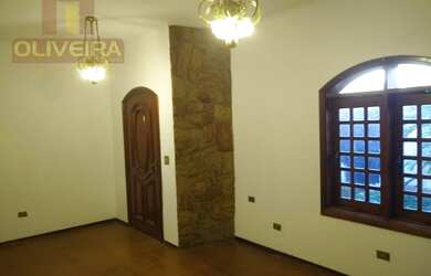 Imagem: A casa possui 3 Dormitórios, 3 Banheiros, 4 Vagas na garagem