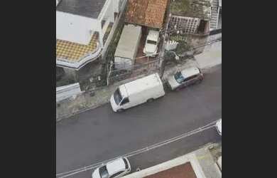 Imagem: A casa possui 2 Dormitórios, 3 Banheiros, 2 Vagas na garagem