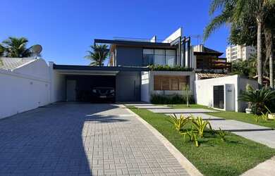 Imagem: A casa em condomínio possui 5 Dormitórios, 5 Banheiros, 5