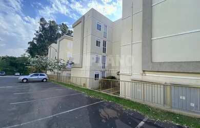 Imagem: O apartamento possui 2 Dormitórios, 1 Banheiro, 1 Vaga na garagem