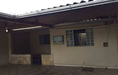 Imagem: A casa possui 2 Dormitórios, 1 Banheiro, 2 Vagas na garagem