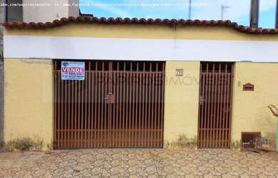 Imagem: A casa possui 2 Dormitórios, 1 Banheiro, 2 Vagas na garagem