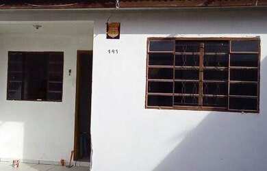 Imagem: A casa possui 3 Dormitórios, 1 Banheiro, 1 Vaga na garagem