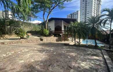 Imagem: A casa para alugar possui 4 Dormitórios, 5 Banheiros, 5 Vagas