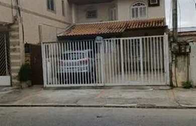 Imagem: A casa possui 3 Dormitórios, 3 Banheiros, 1 Vaga na garagem