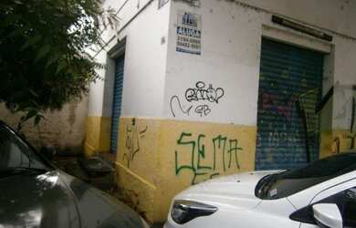 Imagem: A casa possui 1 Dormitório, 1 Banheiro, 5 Vagas na garagem