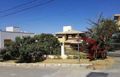 Imagem: A casa em condomínio possui 4 Dormitórios, 2 Banheiros, 4