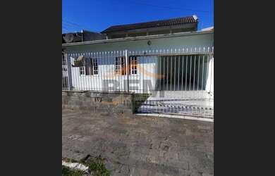 Imagem: A casa possui 2 Dormitórios, 2 Banheiros, 1 Vaga na garagem